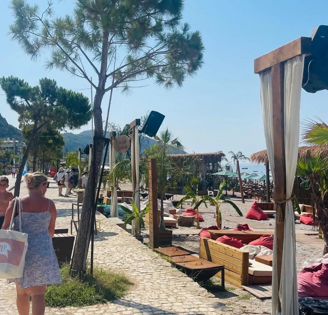 Reana Apartament Dhermi Beach 0*,